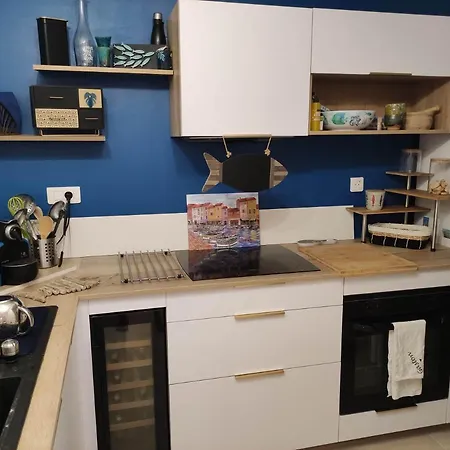 Sanary, T2 Avec Jardin Prive, A 2 Min Du Port, Parking, Climatisation, Bastide Provencale 1900 Apartment