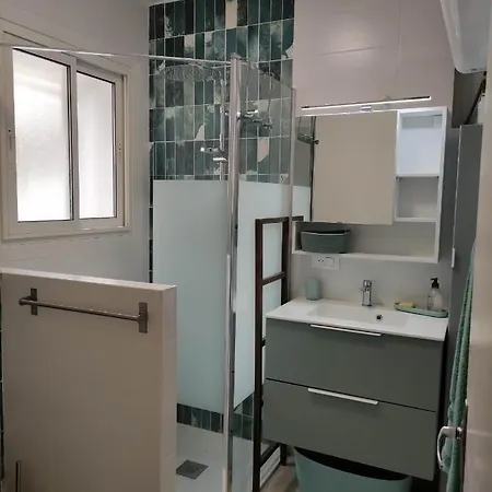 Sanary, T2 Avec Jardin Prive, A 2 Min Du Port, Parking, Climatisation, Bastide Provencale 1900 *