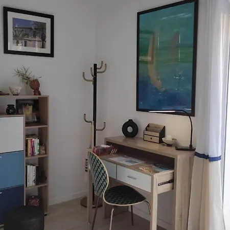 Apartment Sanary, T2 Avec Jardin Prive, A 2 Min Du Port, Parking, Climatisation, Bastide Provencale 1900 *